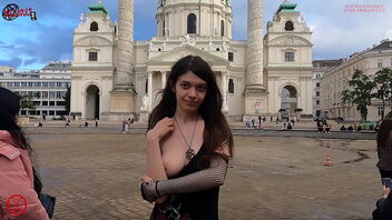 Public flashing in Vienna: risky and daring