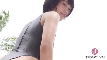 Koharu Nishino in solo action in this innocent looking video.